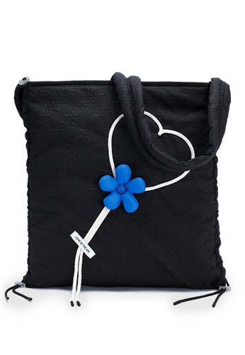 Urban Revivo black Flower Detail Tote Bag 4CF8CACC1AE557GS_1