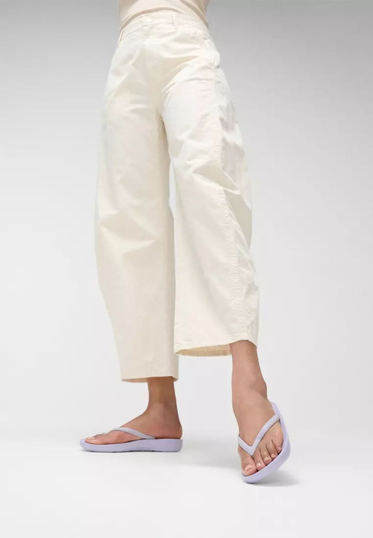 iqushion Ergonomic Flip Flops