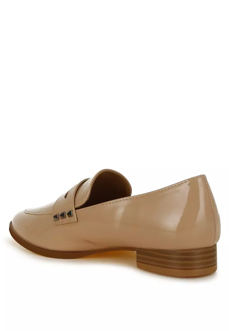 Sepatu Penny Kulit Paten dalam warna Krem