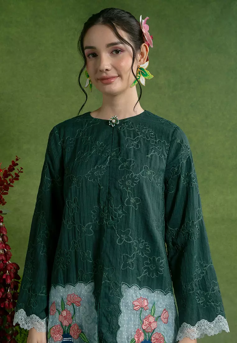 Umaira 刺繡長裙套裝