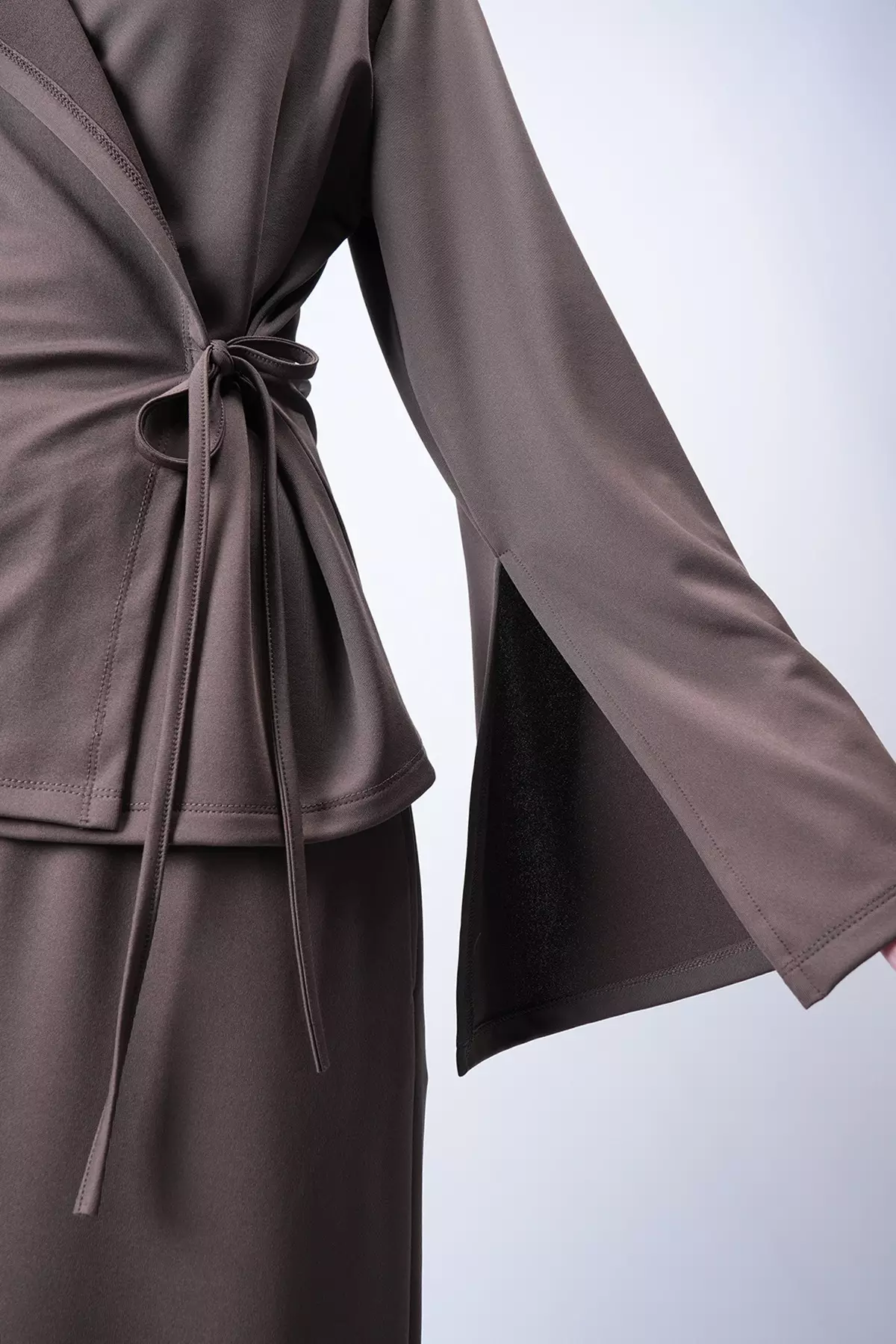Women'S Bitter Brown Crew Neck Tie-Detail Knitted Jacket And Double Pocket Trousers Set Alc-X15050