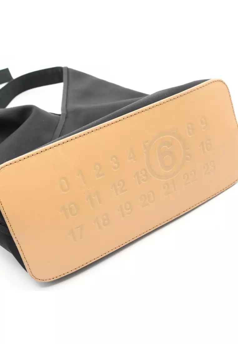 Pre-Loved MM6 MAISON MARGIELA Japanese Shoulder bag Nylon black