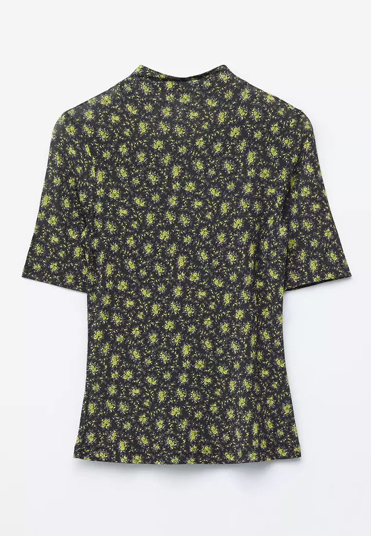 Short-Sleeves Mock-Neck Top