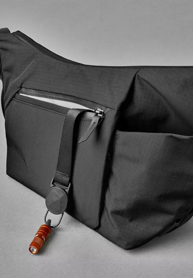 Alpaka Flow Satchel 4L Sling Bag - Axoflux Black