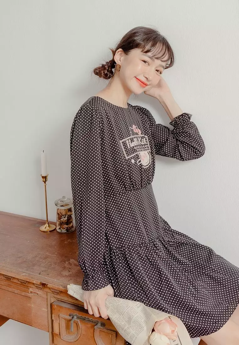 KITTY拿鐵咖啡系列．咖啡豆圓點印花後綁帶雪紡洋裝《KB1404》