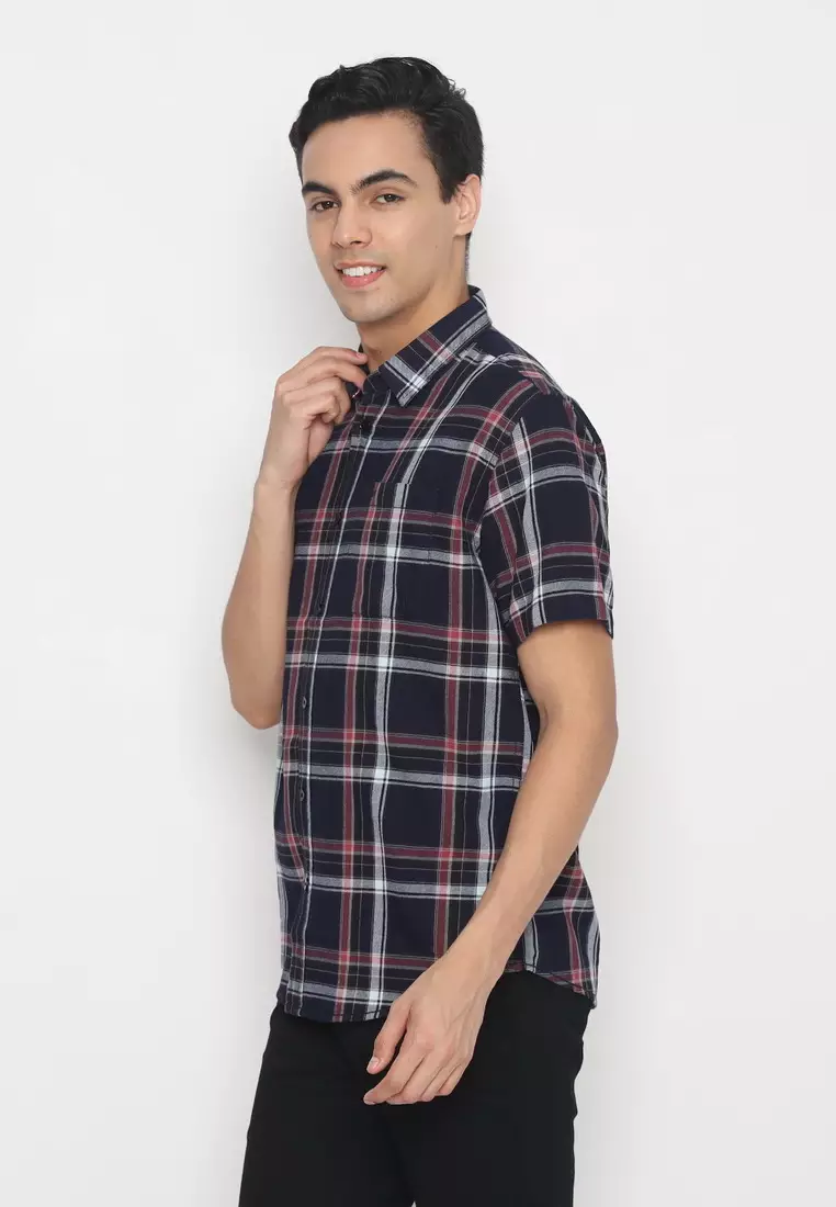 POLICE Kemeja Kotak Twill Merah Regular Fit Pria