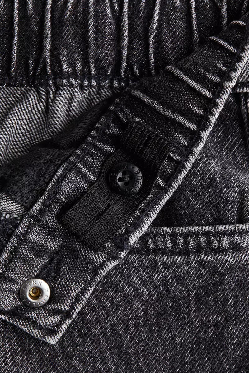 Relaxed Tapered Fit Jeans