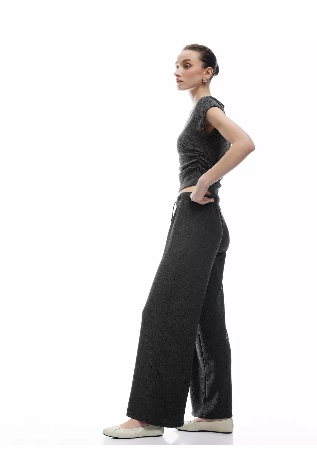 Wide Leg Trousers With Wrinkled Fabric Binding Detail