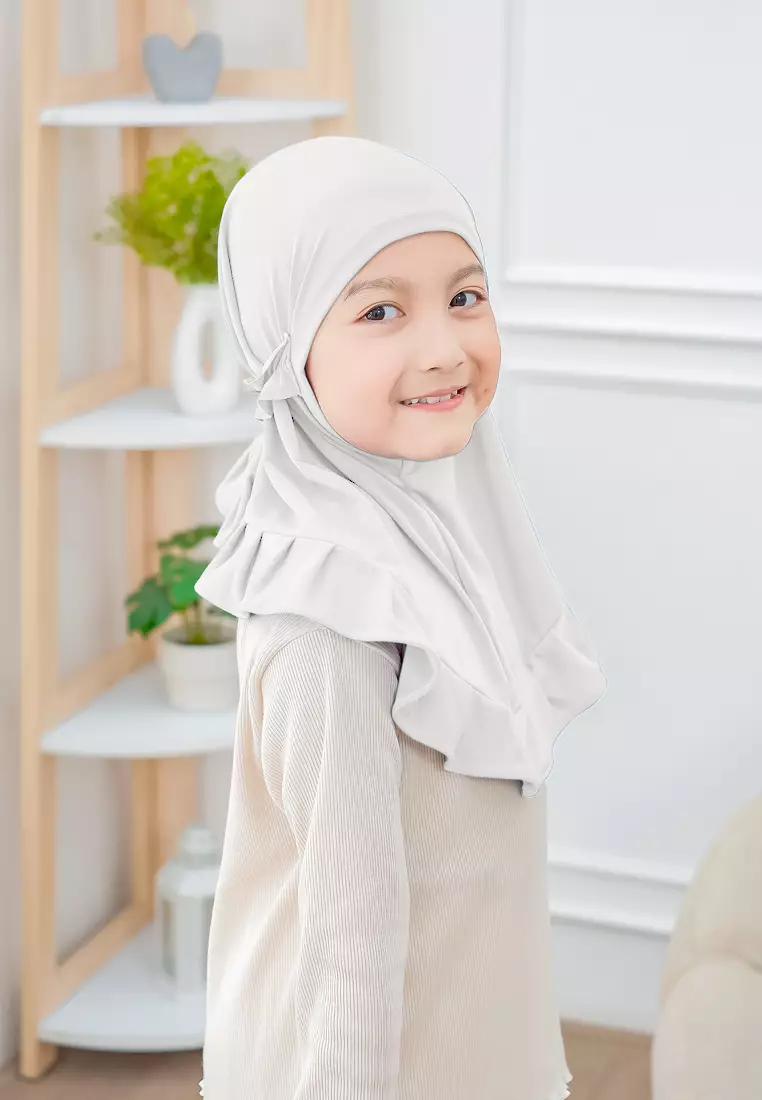 Cotton Bee - Ziva Ruffle Instan | Hijab Instan Anak | Kerudung Jilbab Bergo Tali Anak - Broken White - L