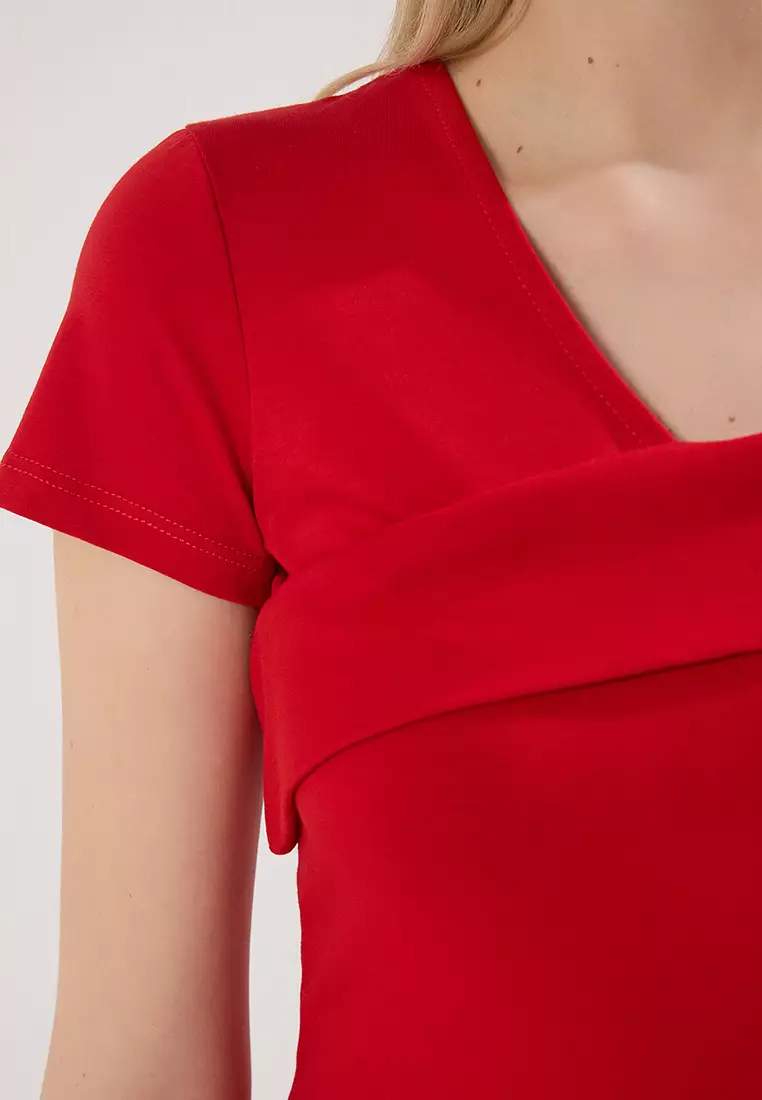 Red Asymmetric Collar Fitted/Body-Smoothing Knitted Blouse TWOSS25BZ00381