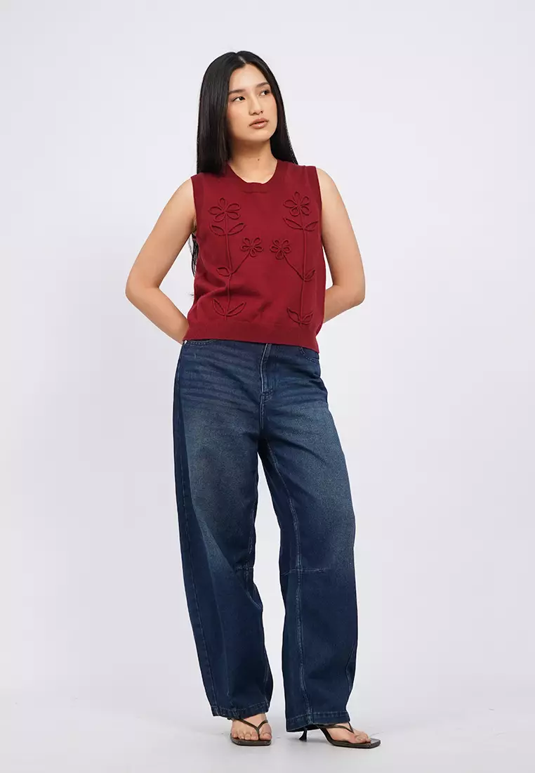 Sleeveless Knit Top with Applique MAROON