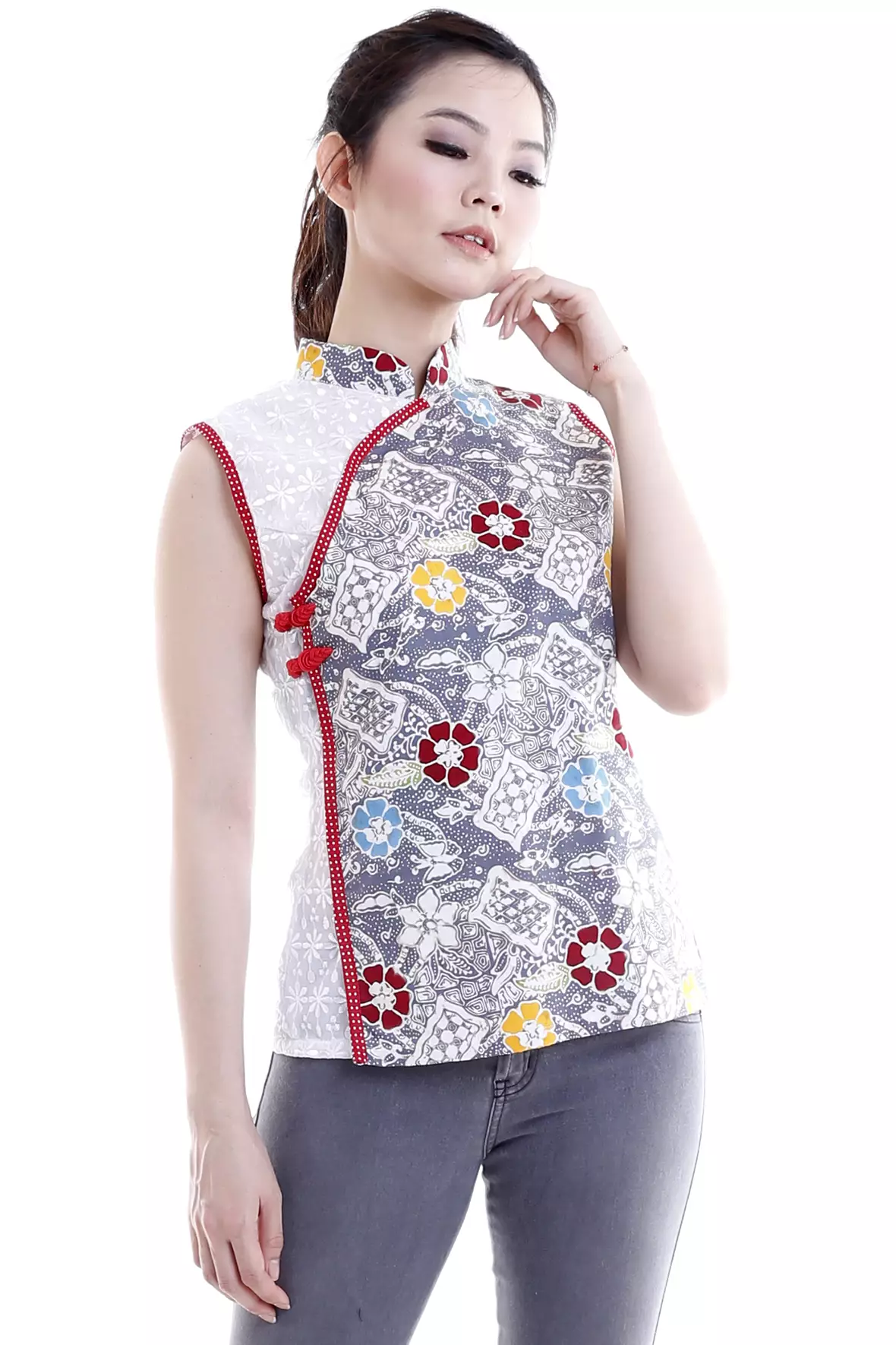 Juniper Sekar Setaman Putih Abu Blouse Batik