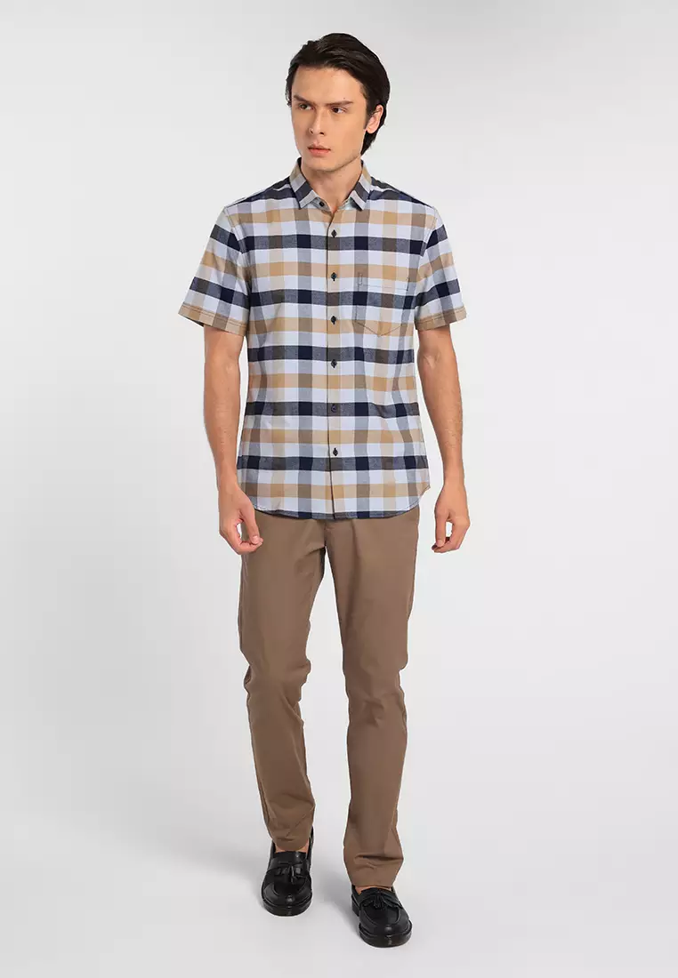 MANZONE - Kemeja Lengan Pendek Pria Sergev 03 Modern Fit - Brown Warna Brown