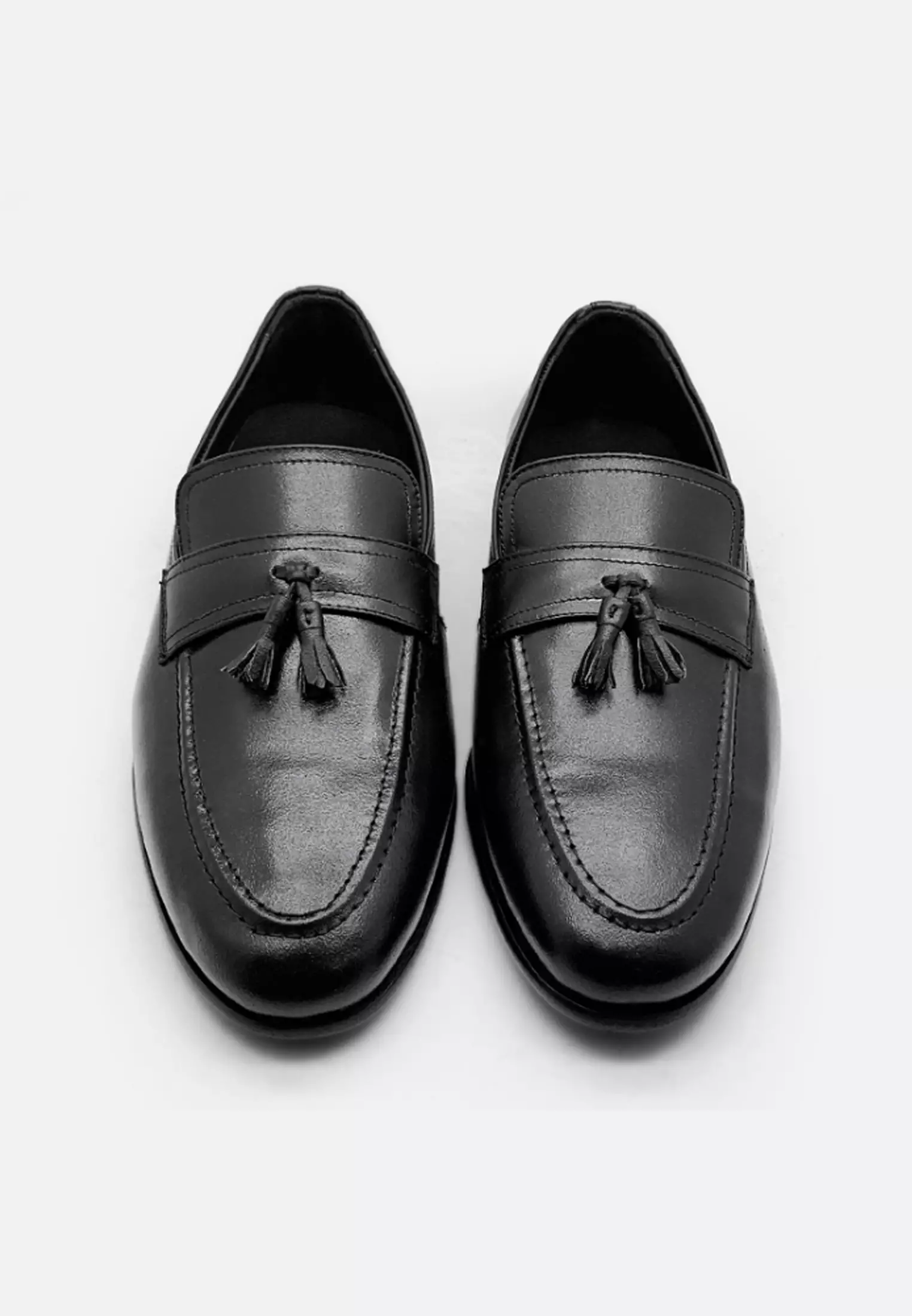 Ronan Sepatu Semi Formal Loafer Slip On Casual with Tassel Guinine Leather- Black