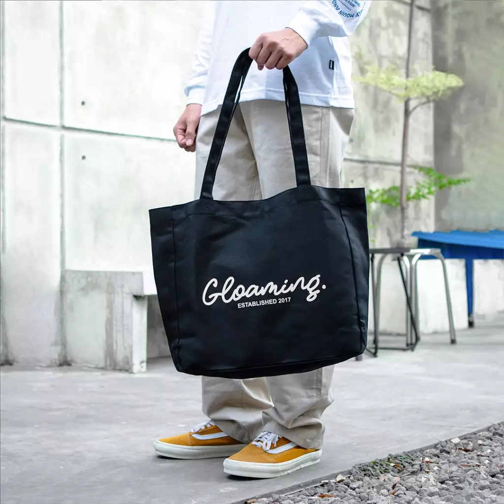 Gloaming Totebag Kanvas Black Resleting Tas Kuliah