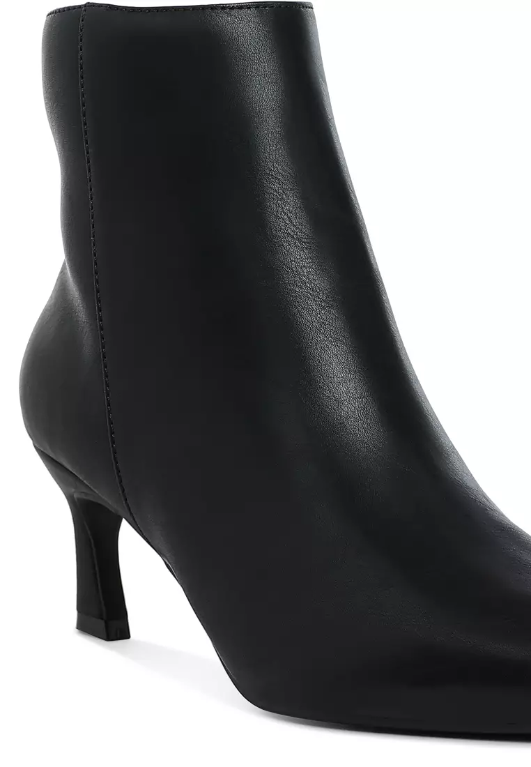 黑色人造皮革踝靴