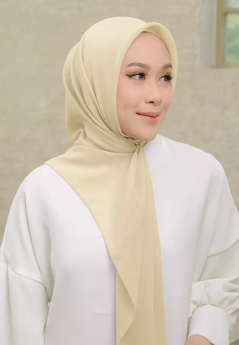 Polly Cotton (Hijab Segiempat Bella Square) Milktea