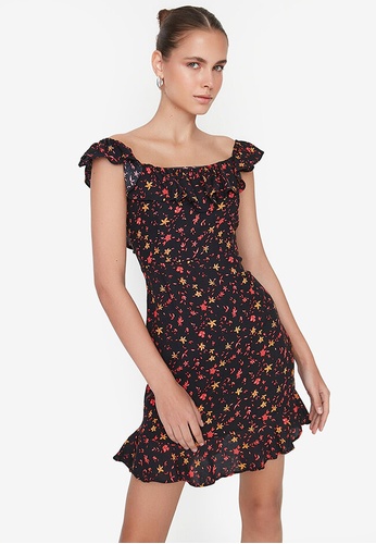 Trendyol black Back Detailed Dress B340FAA4904768GS_1