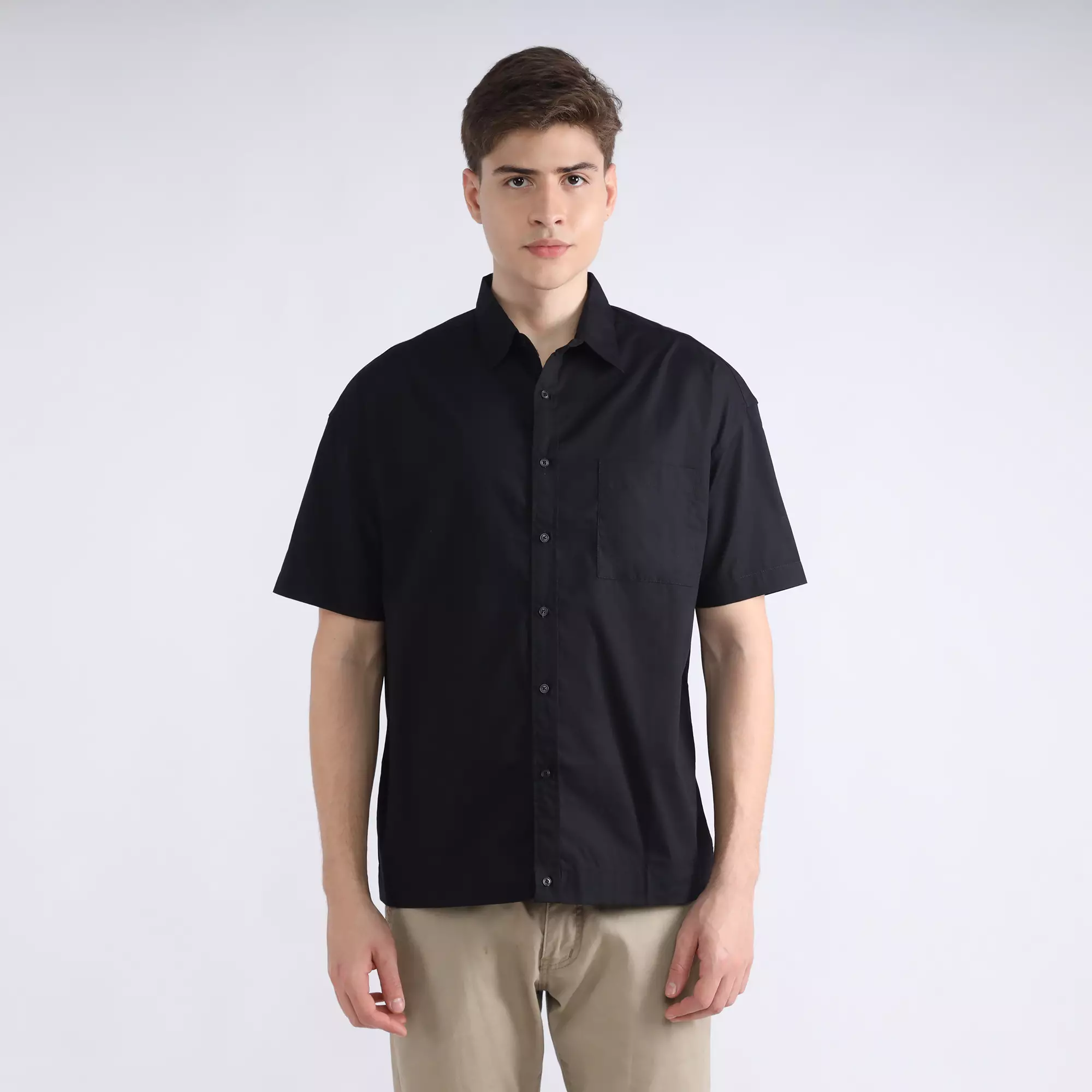 LARUSSO - Kemeja Pria Basic Poplin Oversize Lengan Pendek - Black