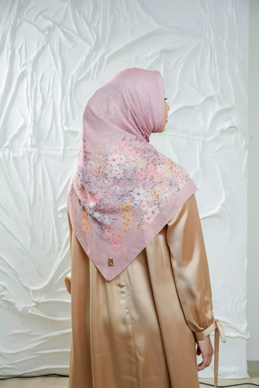 ALIZAH  Scarf Blossom Coral - Kerudung Hijab Segiempat Motif With BOX - Bahan Nesla - Ukuran 115x115