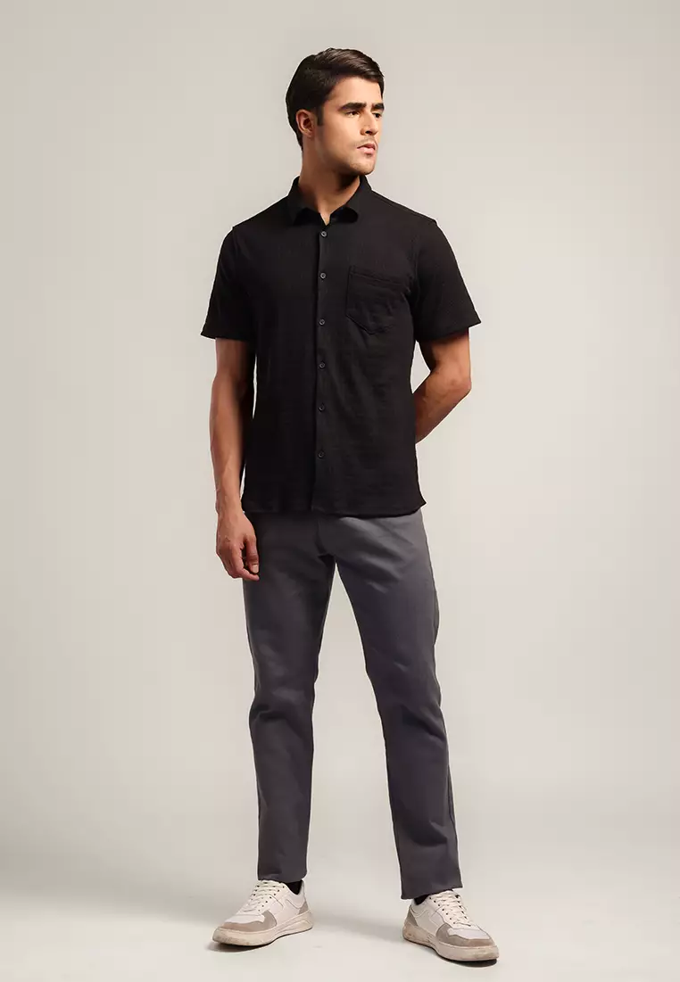 MOC - Kemeja Polos Pria Lengan Pendek Aldric - Black Warna Black