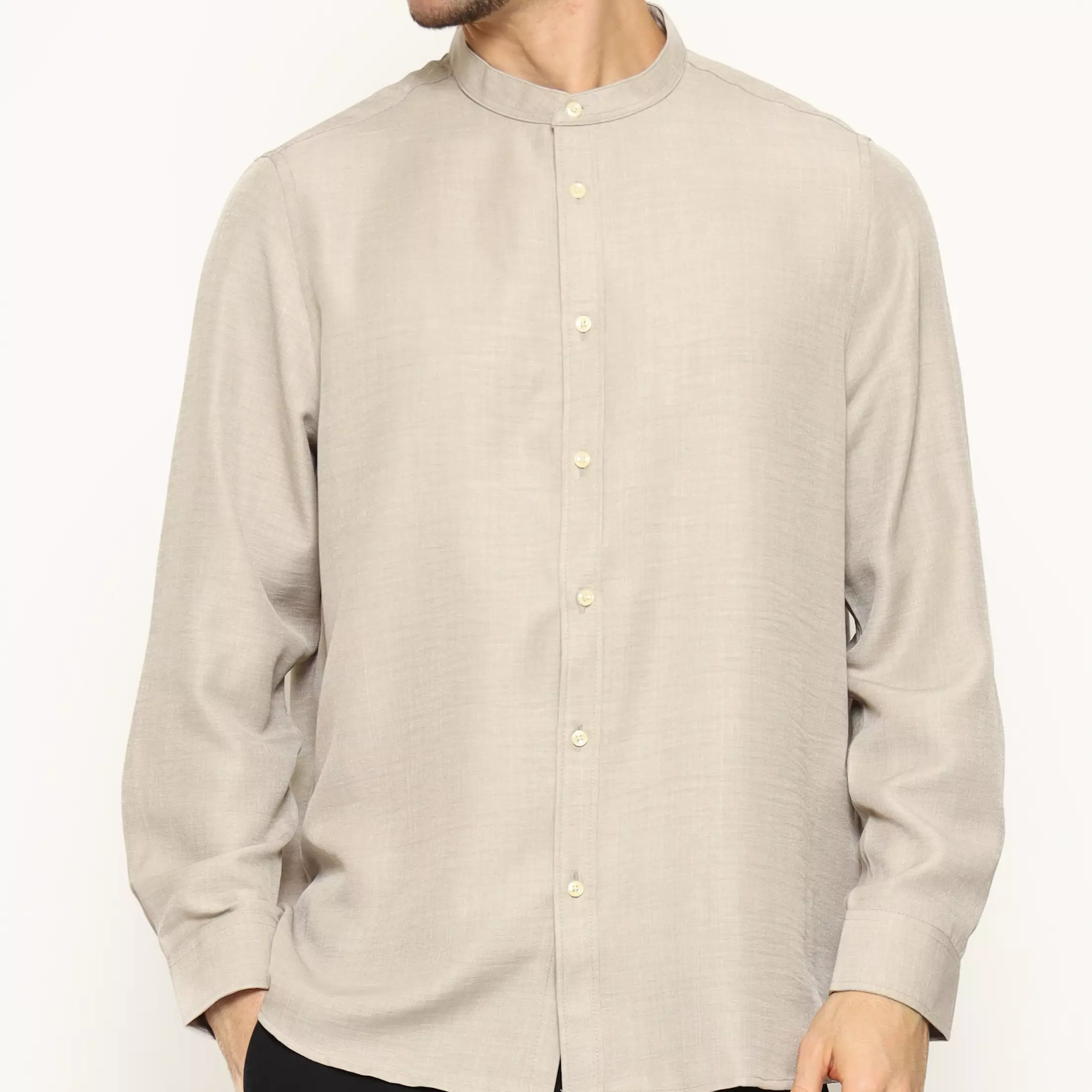 Lawell Baju Koko Pria Polos Lengan Panjang Slim Fit Warna Beige | ESPRIT