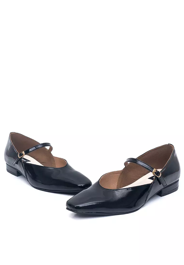 Jolie Flat Shoes in Black