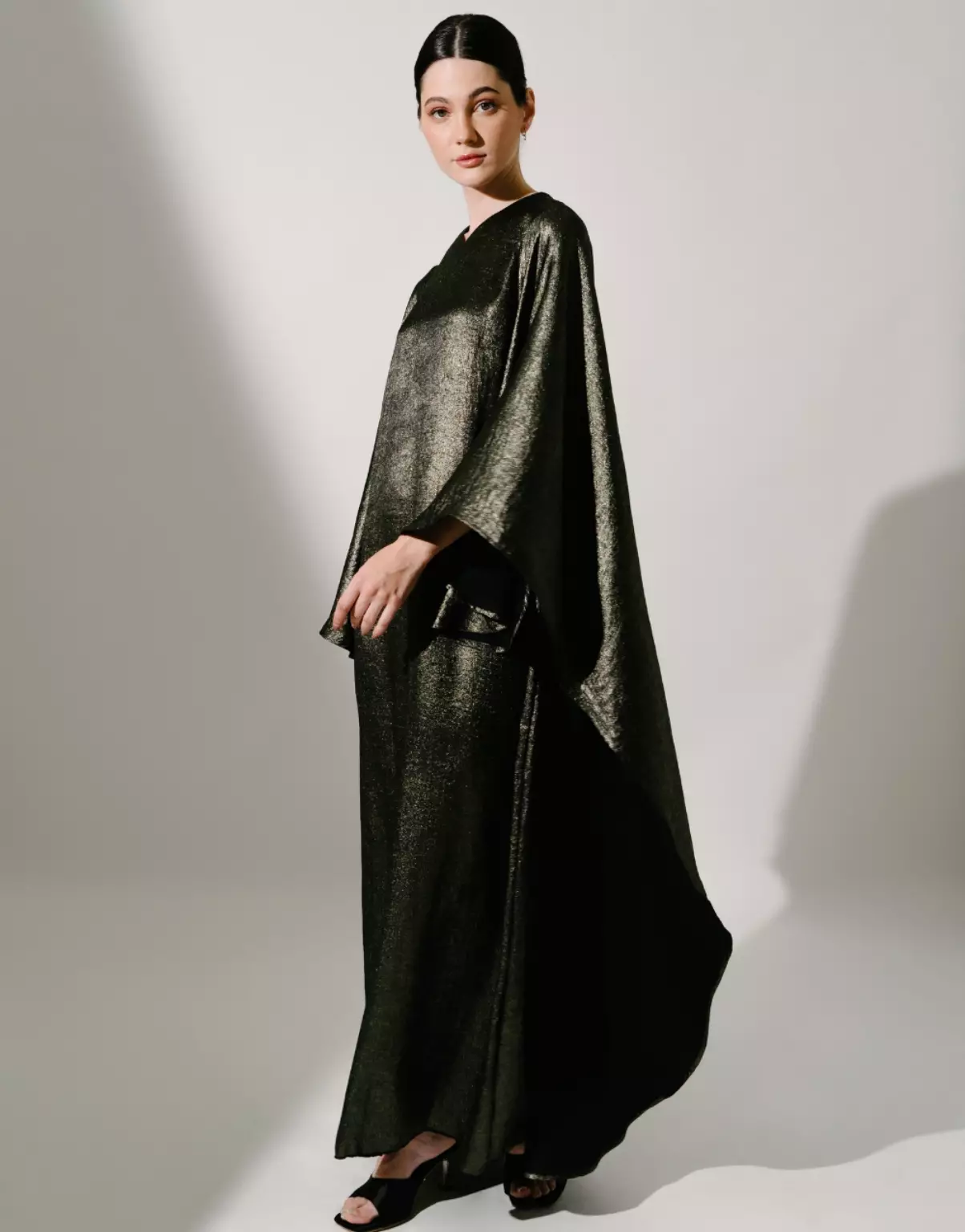 Demure signature - SARA KAFTAN IN SHIMMER BLACK -  DRESS