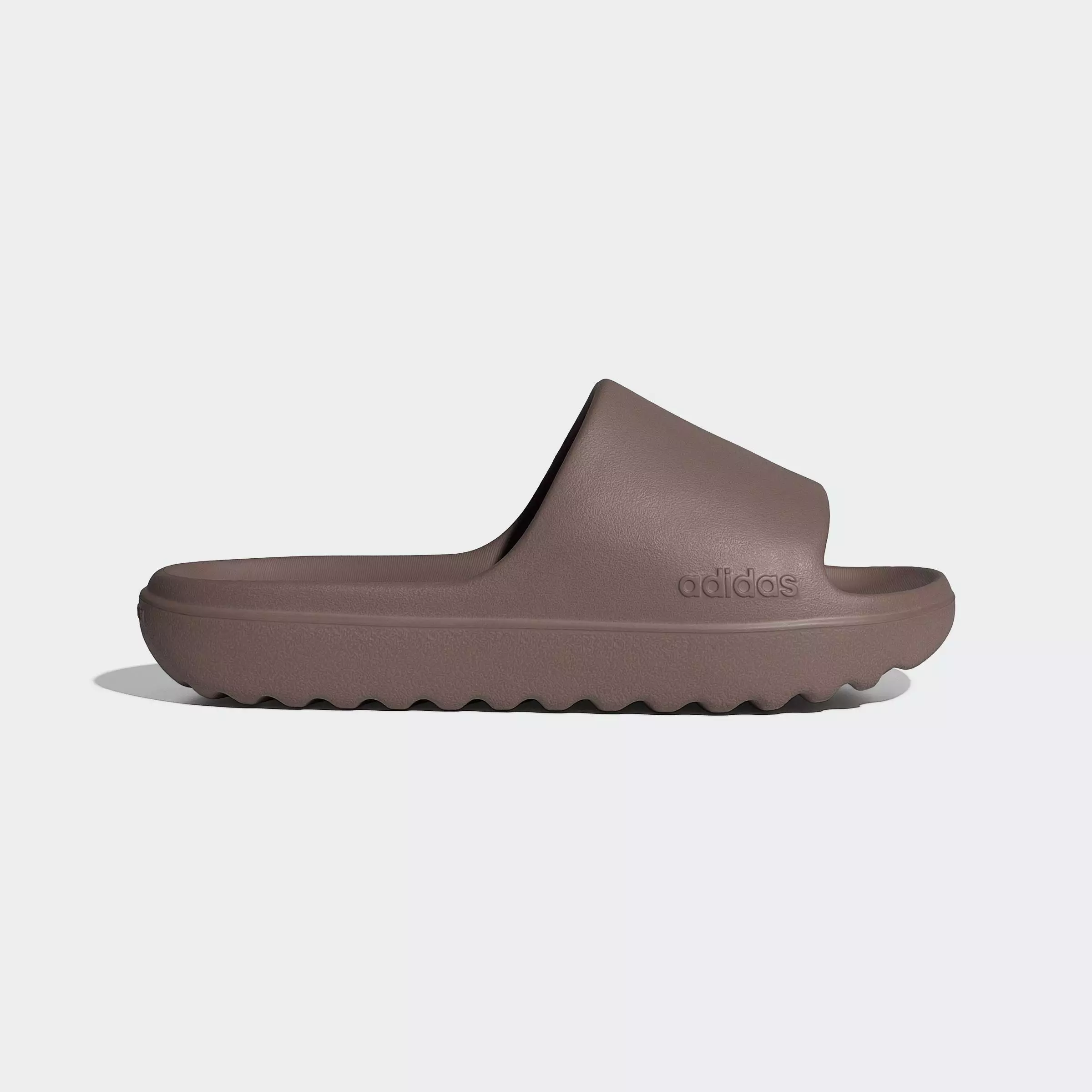 Lifestyle Adilette Lumia Slides Unisex Brown JQ0790