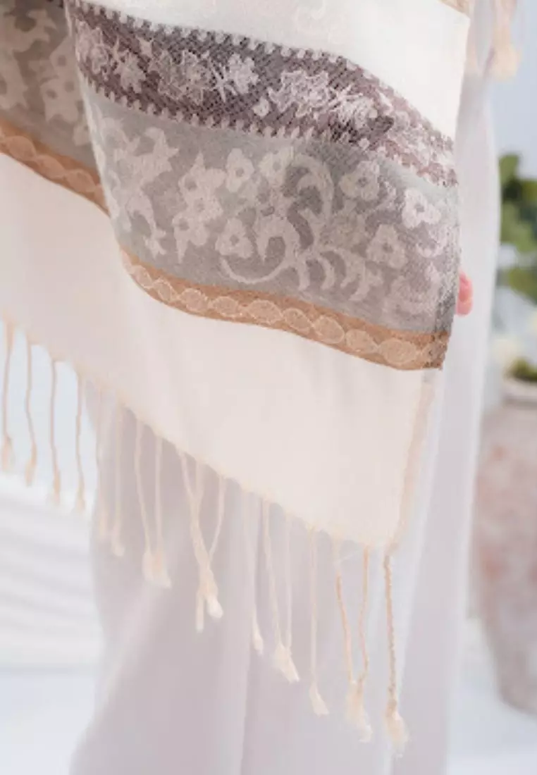 Hijab Pashmina Wanita Reversible Viscose Multicolour Vintage Pattern Pashmina Shawl Syal Wanita Ivory Mist