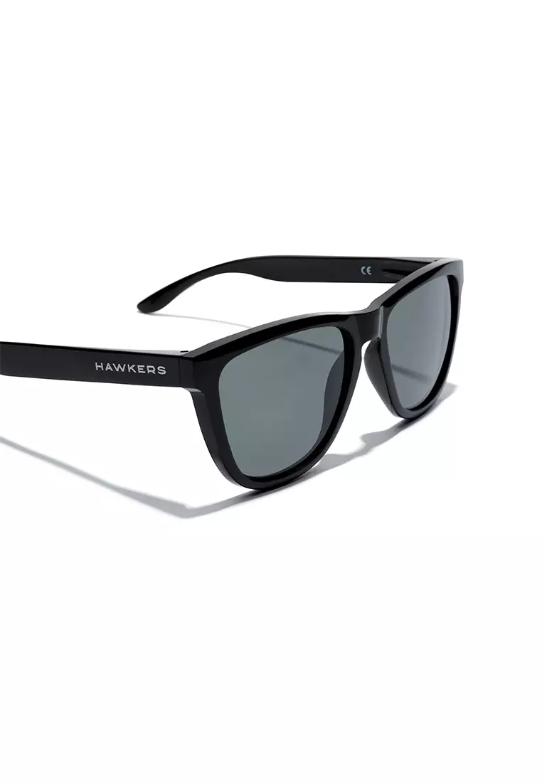 HAWKERS POLARIZED Diamond Black ONE RAW. Sunglasses for Men and Women, Unisex. UV400 protection. Official product designed and made in Spain. HONR21QBTP