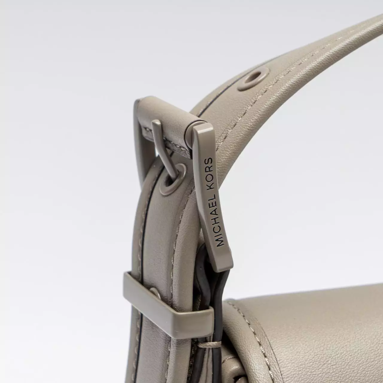 Colby Medium Leather Shoulder Bag Birch