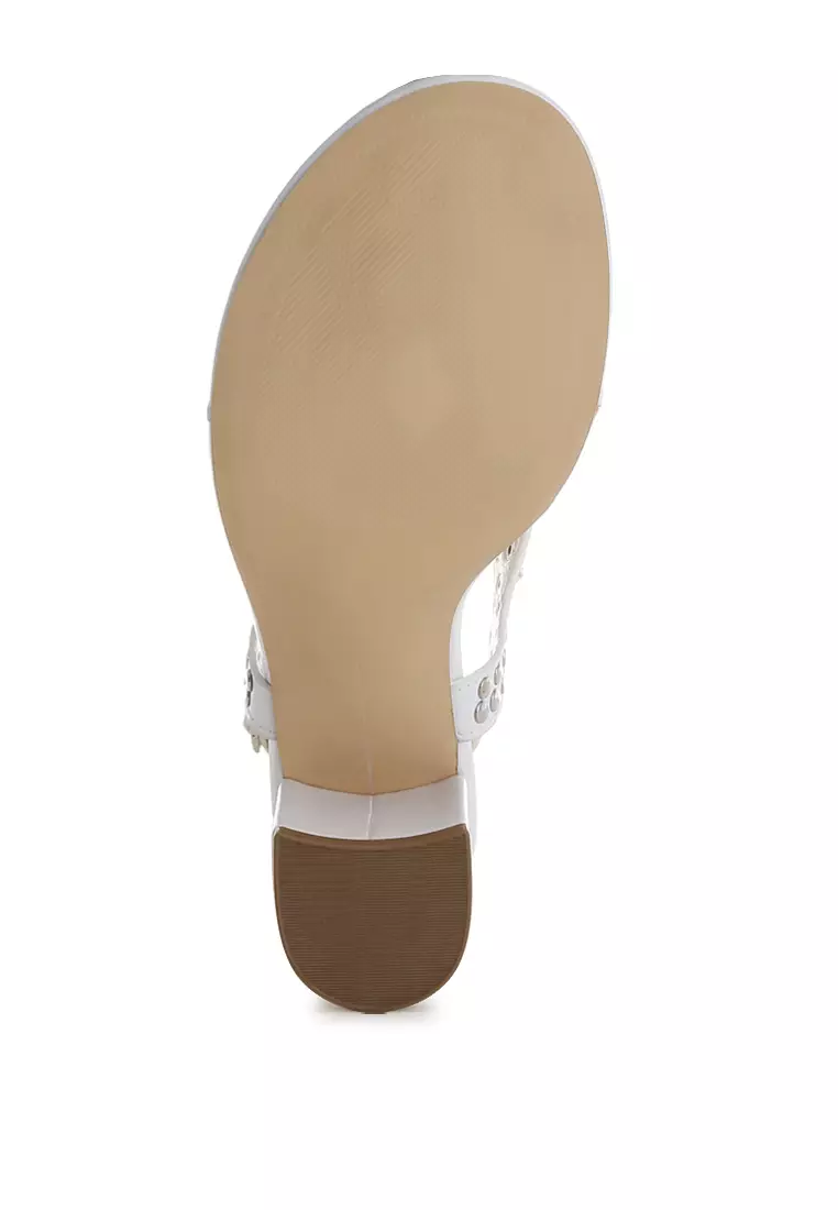 Sandal Kulit Asli Bertabur Paku Warna Putih