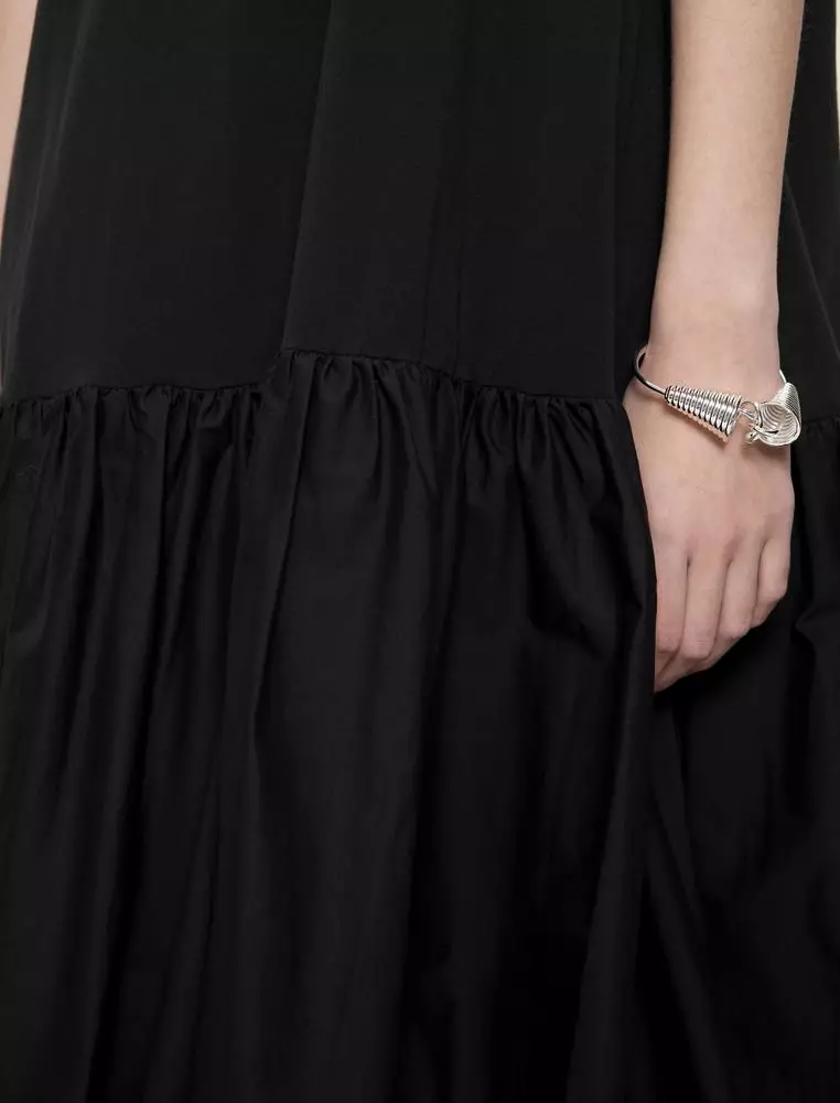 sleeveless dress