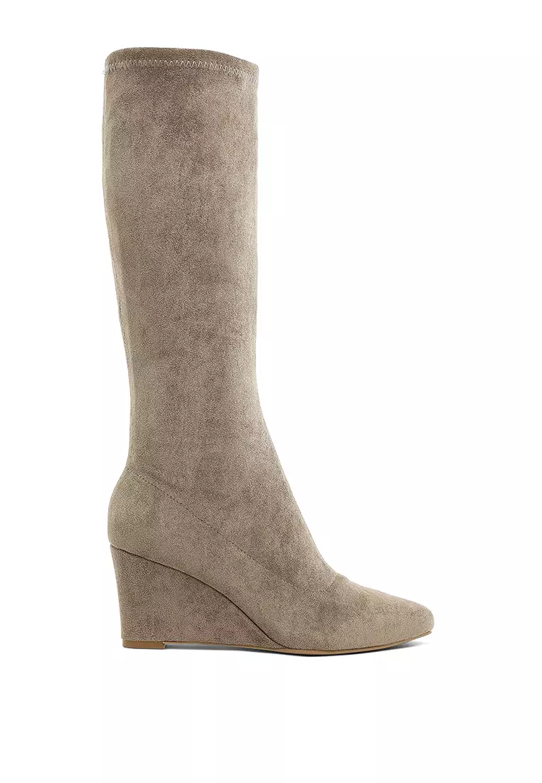 Sepatu bot hak baji mikrofiber warna kelabu kecokelatan