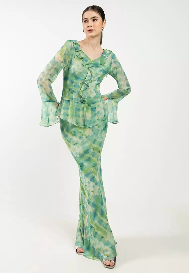 green emerald velvet dress Amara Dress in Green – ALIAANGGUN main image 1