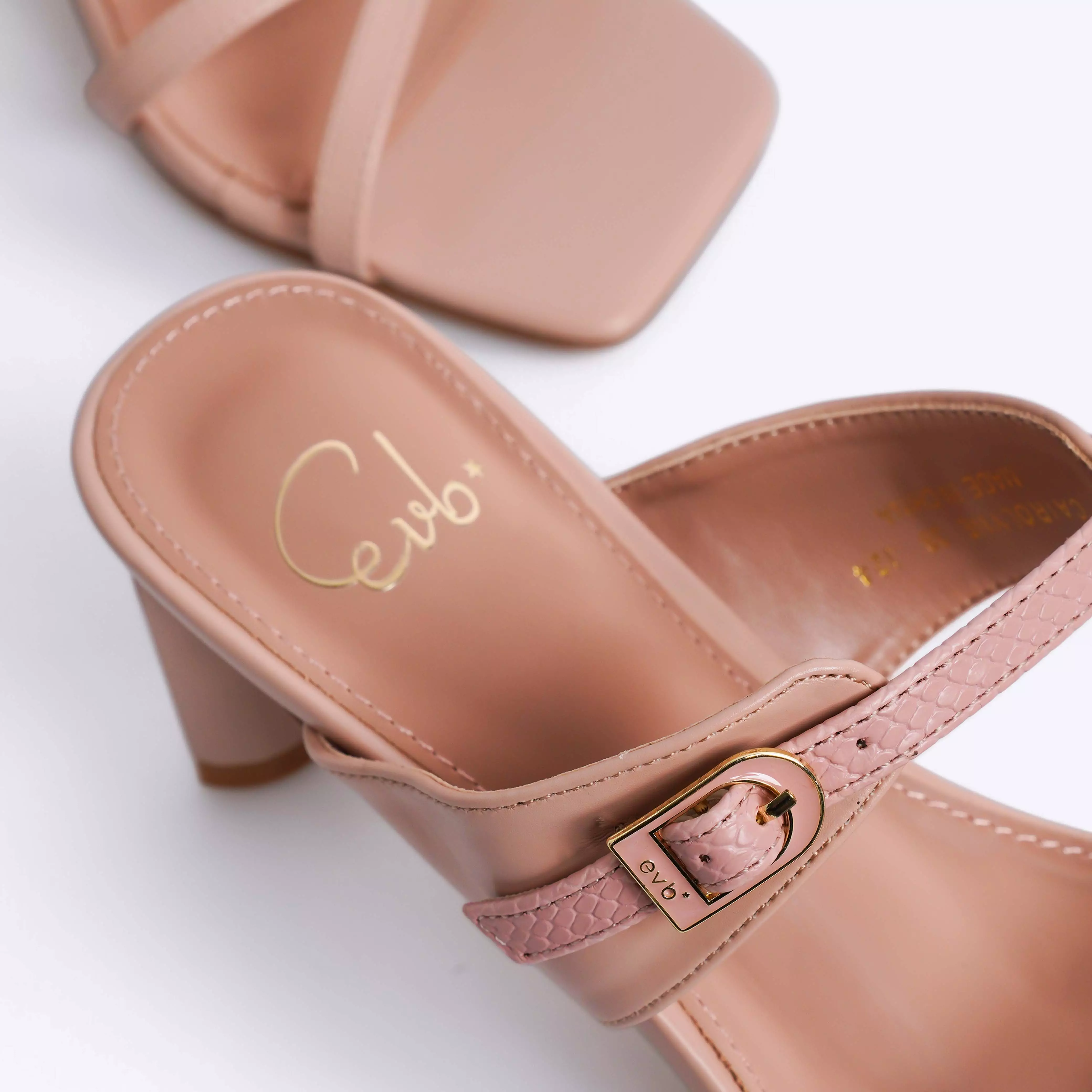 EVB* CAIROLYNE NUDE