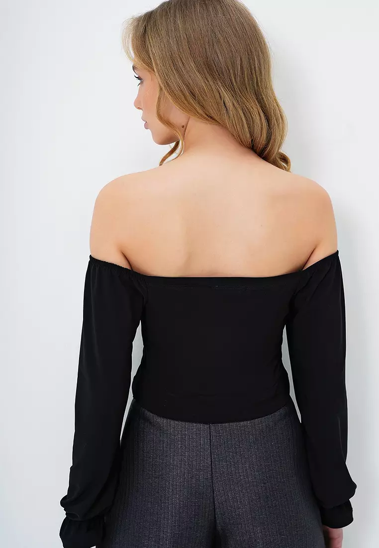 Women's Black Kiss Collar Front Gathered Crop Sandy Blouse Alc-X13742