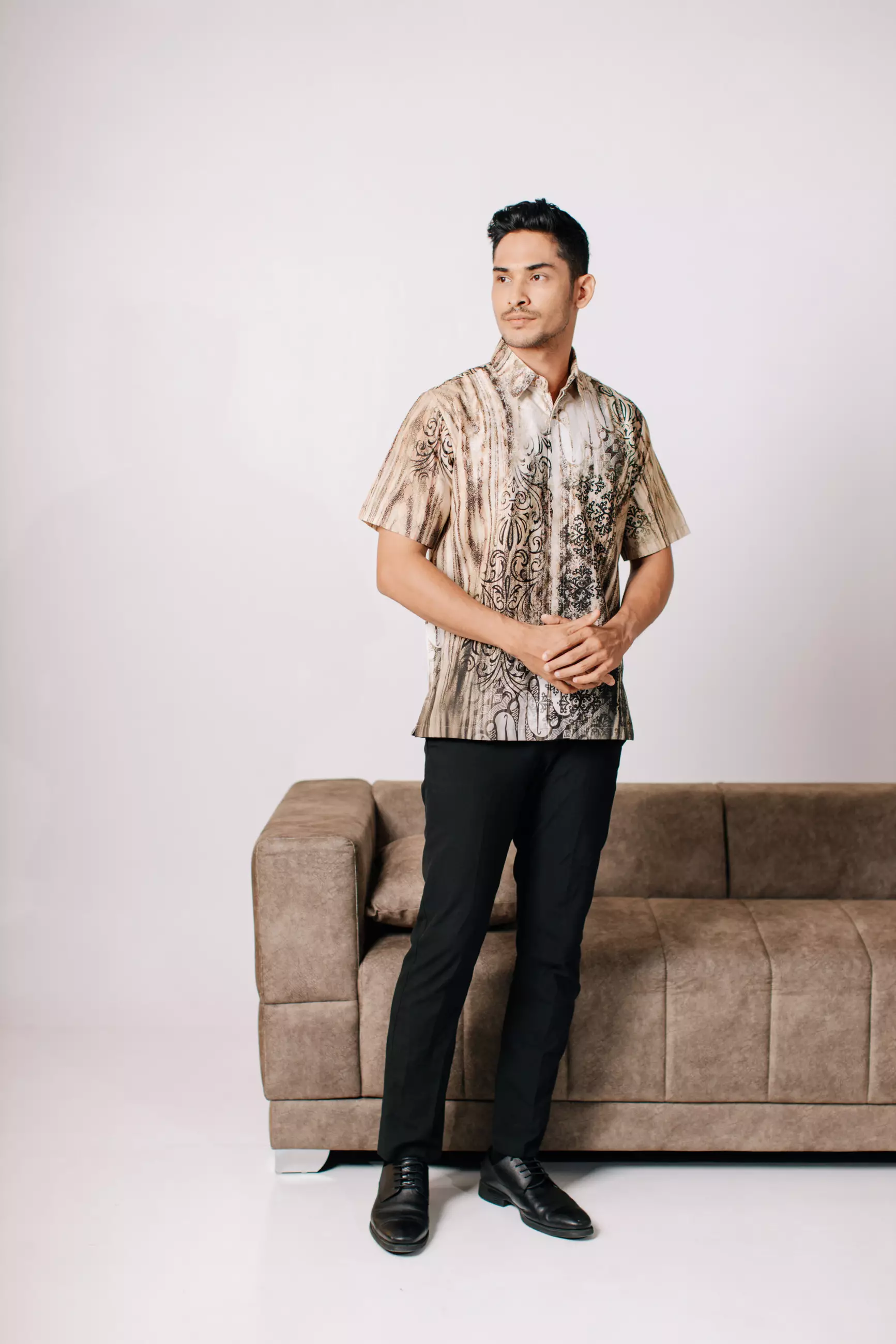 Adyatma Adira Brown Kemeja Batik Furing Regular Fit Lengan Pendek Katun Digital Print