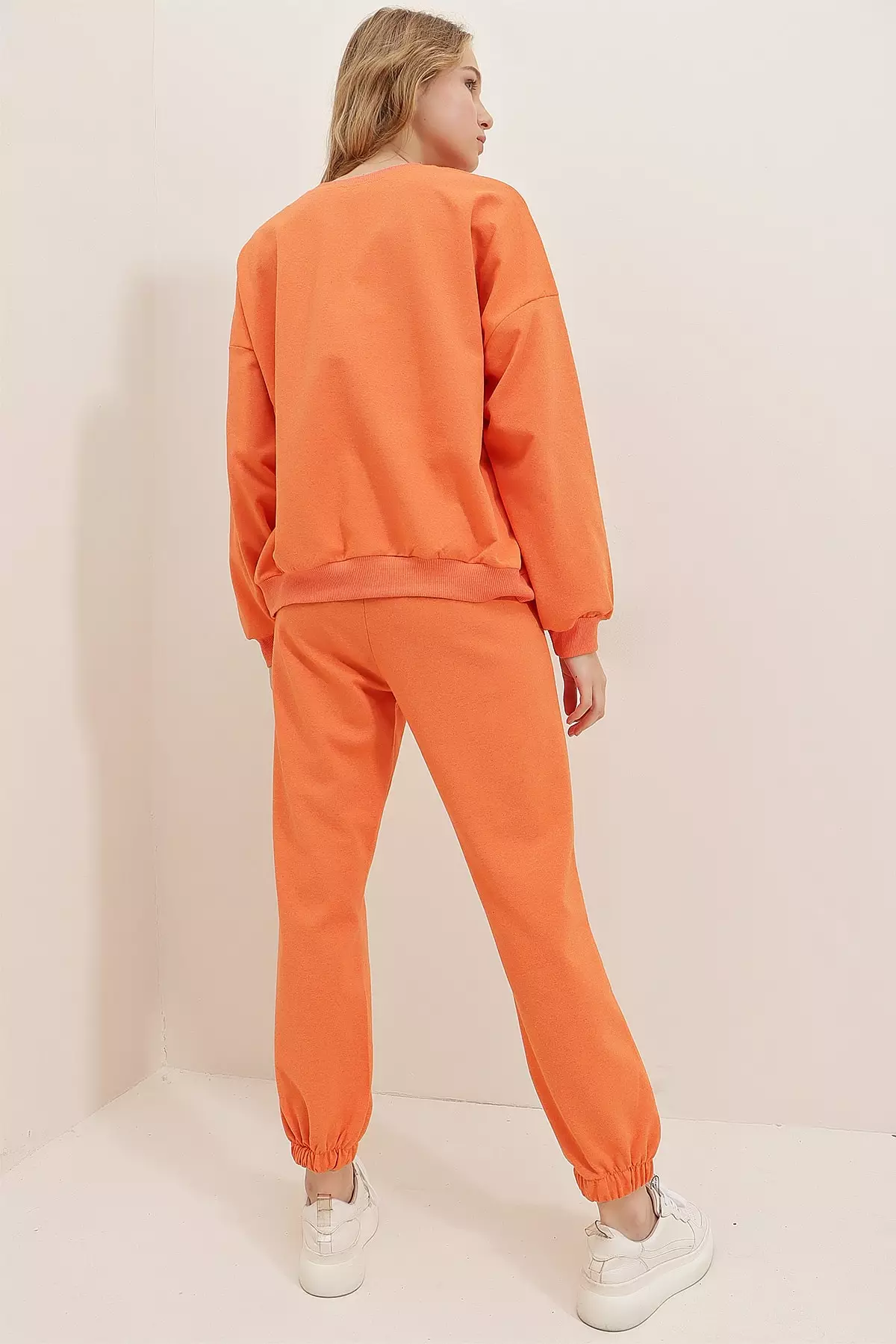 Basic Sweatshirt & Pants Set