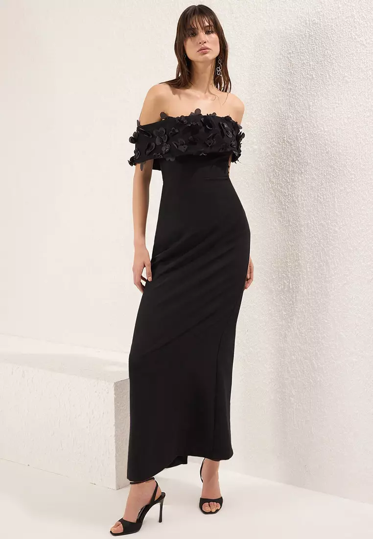 Black Carmen Collar Flower Applique Detailed Woven Long Elegant Evening Dress Graduation Dress TPRSS25AE00107