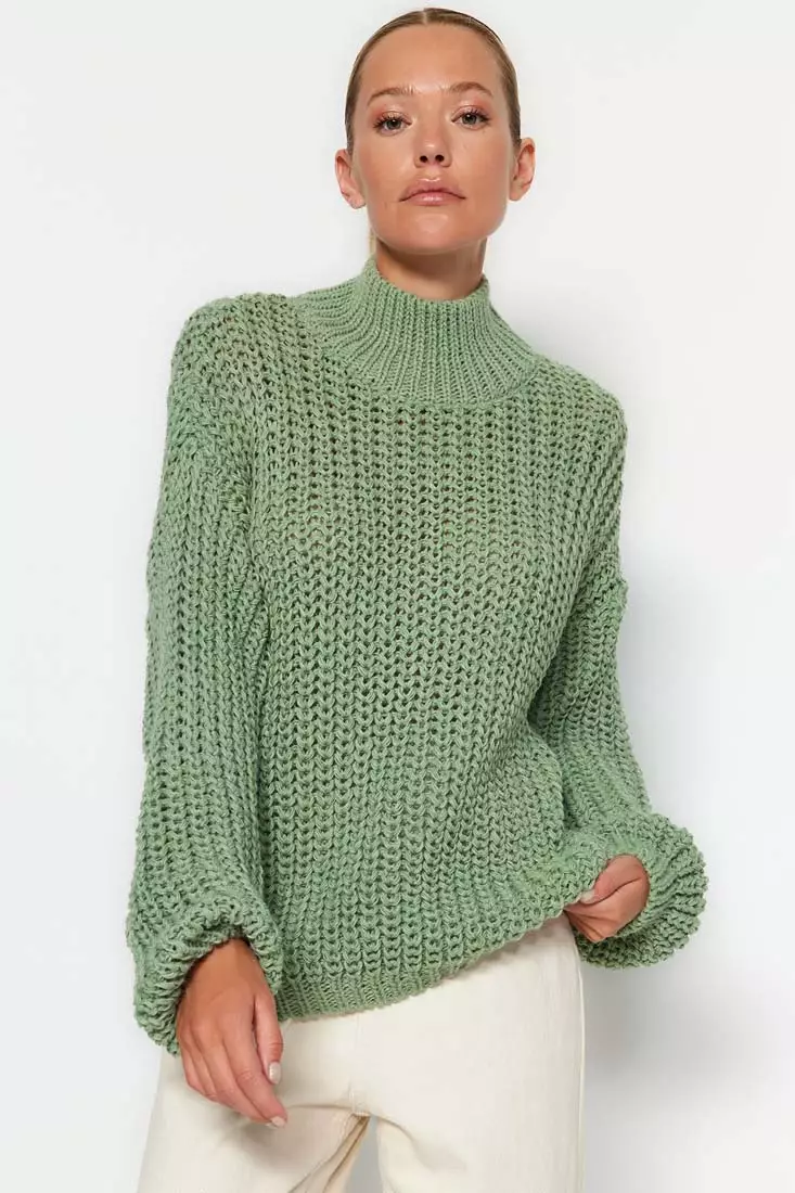 Chunky high clearance neck sweater