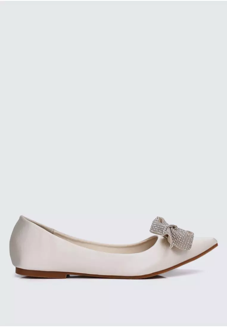 Comfy hot sale white flats