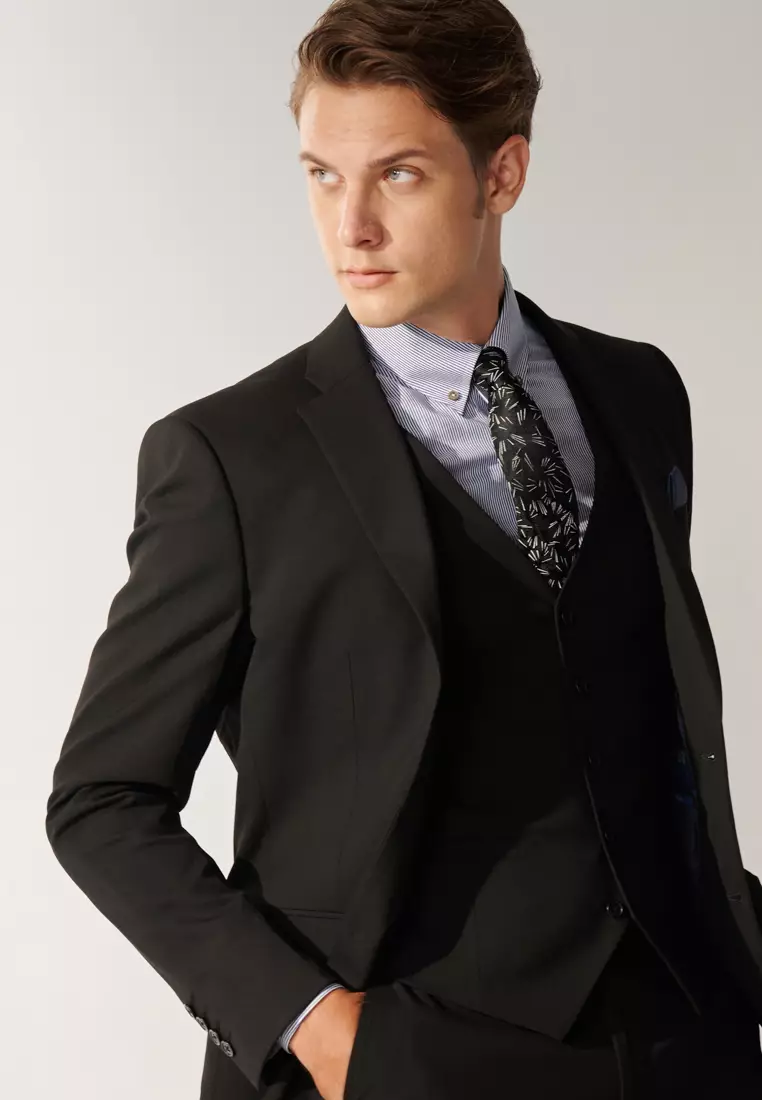 基本款黑色修身西裝外套