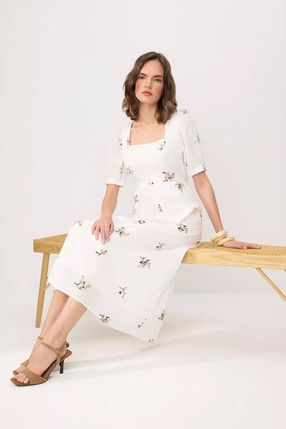 White Floral Embroidered Backless Cotton Midi Dress Twoss26El118