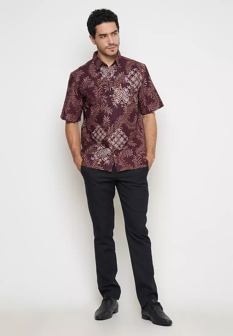 Regfit Hiranya Maroon Kemeja Batik Pria Lengan Pendek