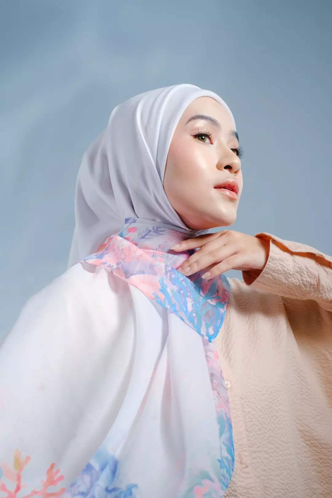 CORALINE  Scarf Offwhite - Kerudung Hijab Segiempat Motif With BOX - Bahan Nesla - Ukuran 115x115