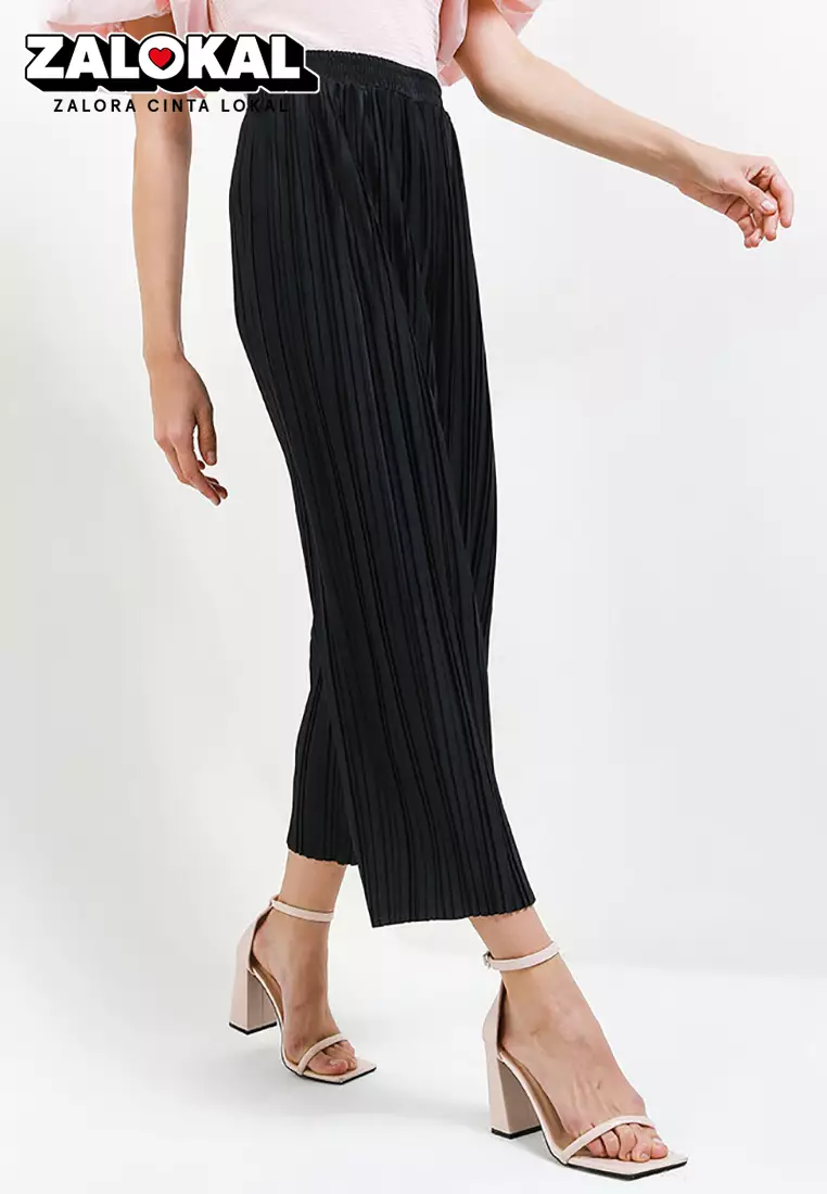 Chic Lace Pleated Pants