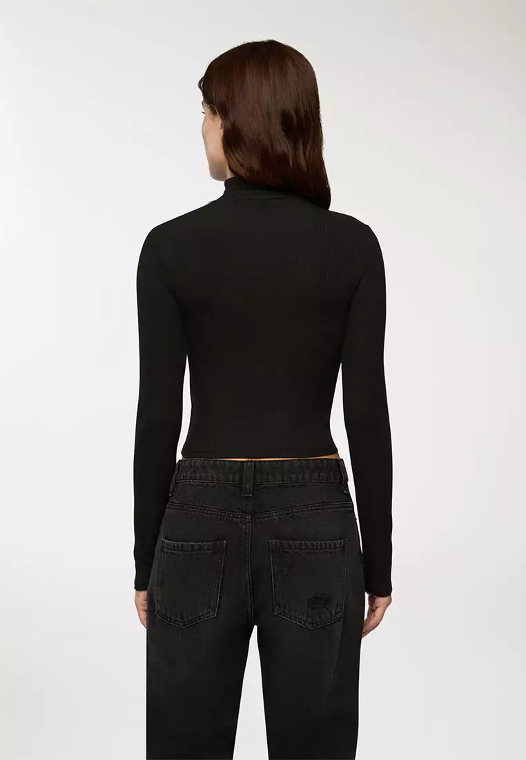 Woman Long-Sleeved T-Shirt