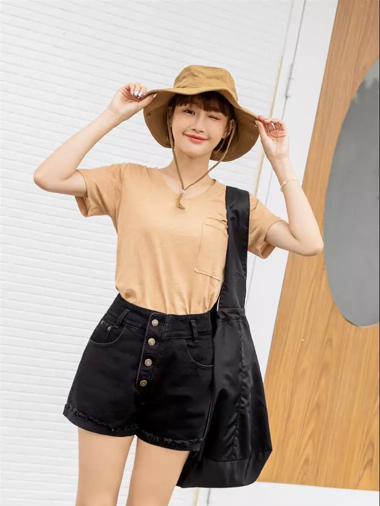 棉質牛仔高腰收腹排釦反褶短褲《BA4710》